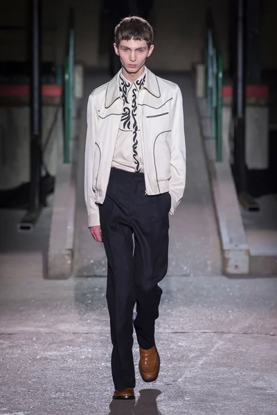 Look 49